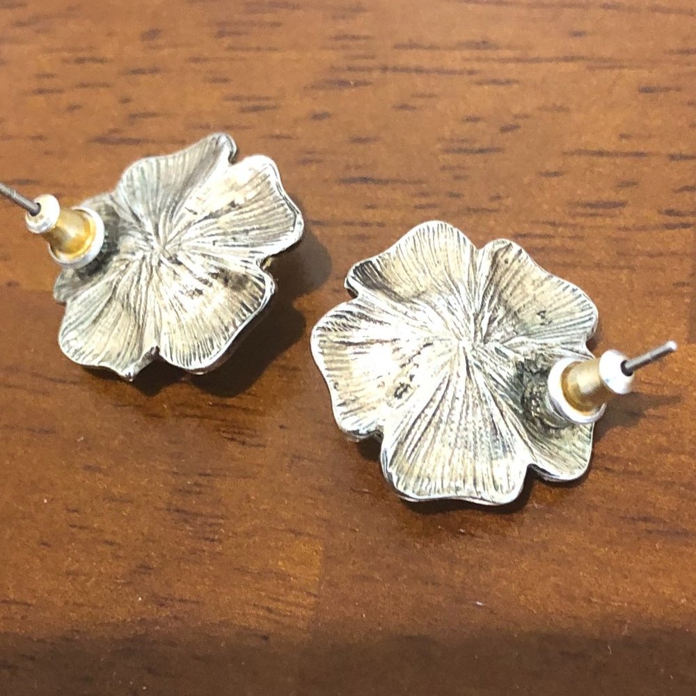Vintage Silver Tone Cream Flower With Pearl Stud Earrings. - Picture 6 of 16